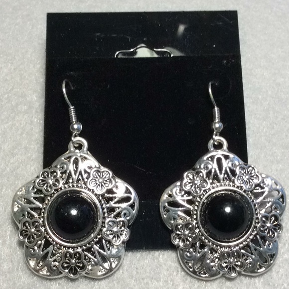 Jewelry - New Black and Silver Earrings